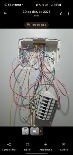 Instalações em Geral (Elétricas e Marido de Aluguel)) 