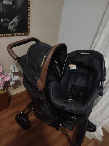 Carrinho com bebê conforto 