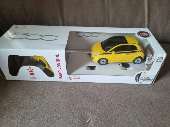 Carrinho Controle Remoto Fiat 500 Rastar 1:24 Amarelo na Caixa