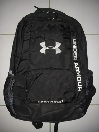 Mochila Under Armour Team Hustle Storm 1 - Preta e Cinza