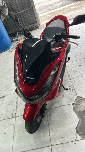 Honda PCX 160 moto em estado de zero quilometragem muito baixa