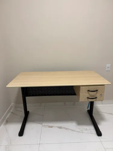 Mesa para Escritório / Home Office c/ Gaveteiro