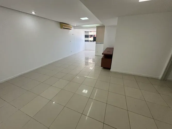 VENDO APT reformado na Ponta Verde 127m
