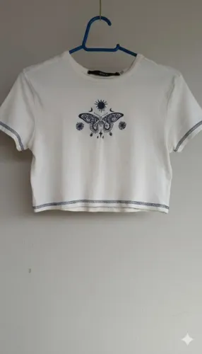 blusa cropped borboleta