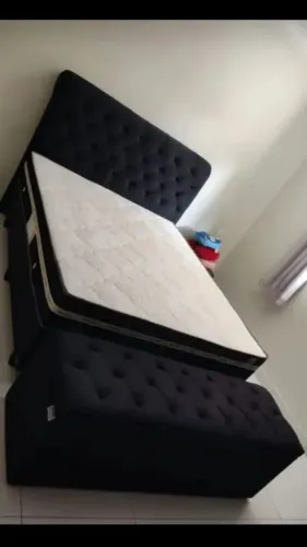 Colchão molas ensacadas com base cabeceira e baú recamier
