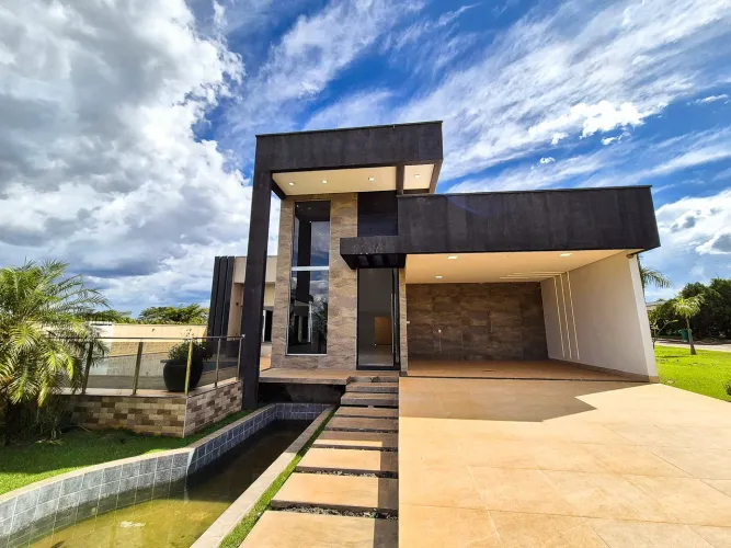 Casa de 340 m² com 04 suítes plenas á venda no Condomínio Horizontal Villaggio Baiocchi - 