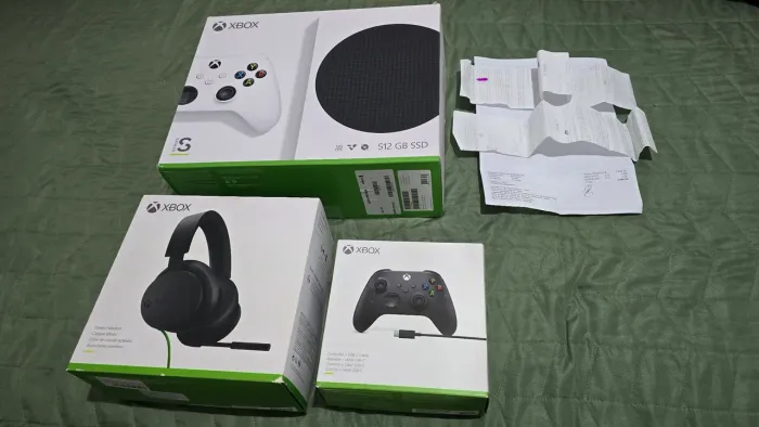 Xbox Series S 2 controles e fone Microsoft