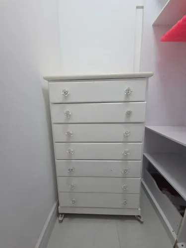 Cômoda 7 gavetas com rodinhas