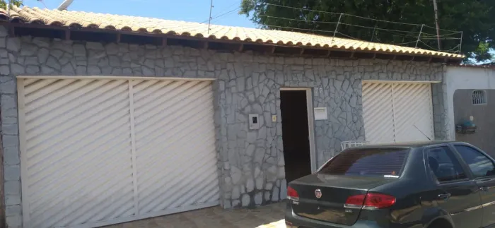 MARIAH IMÓVEIS VENDE UMA EXCELENTE CASA NO SETOR LESTE DO GAMA