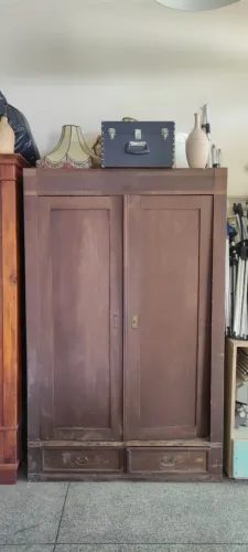 Guarda roupa antigo
