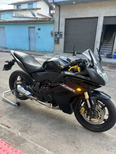 Cbr 600f ( hornet carenada )