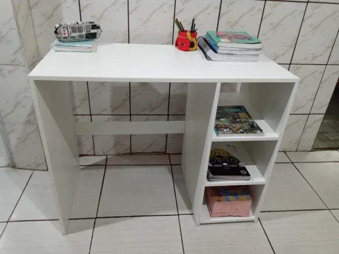Escrivaninha de MDF