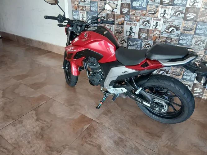 Fazer 250 vermelha ano 2021