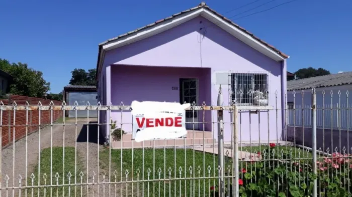 Vendo casa em camobi, com galpão 8×10,terreno 10×40,
