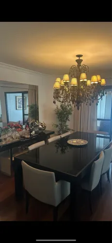 CONJUNTO SALA DE JANTAR MESA, CADEIRAS E APARADOR BRETON