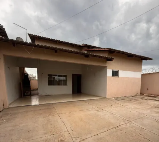 Alugo casa 3/4 com churrasqueira, armário na cozinha Região Norte