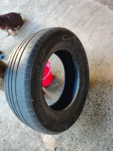 Pneu bom sem furo 235/60/16