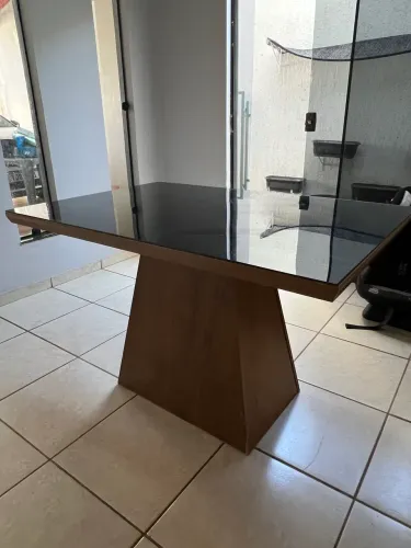 VENDO MESA P/ 4 LUGARES