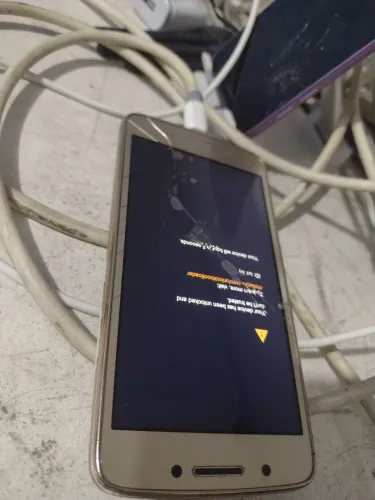 02 Celulares moto G5, com defeito, loop