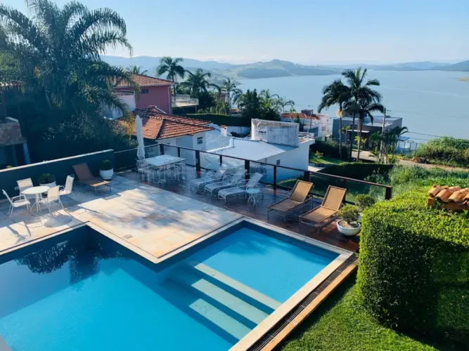 Casa com 560m² em Escarpas do Lago, porteira fechada - Capitólio MG.