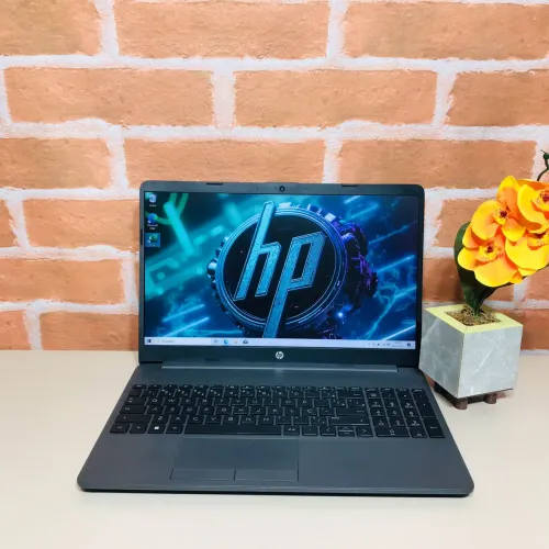 Notebook HP i3 de 12ª Geração/ Ram 8GB/ Ssd 256GB/ Placa Intel Graphics 4GB