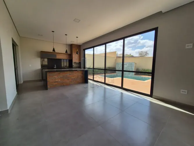 Casa sobrado de 257m² com 03 suítes para locação e venda- Vila do Golf