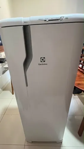 GELADEIRA ELECTROLUX SEMI NOVA