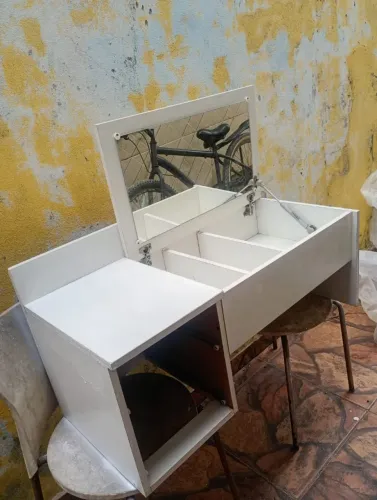 Penteadeira de parede com espelho 