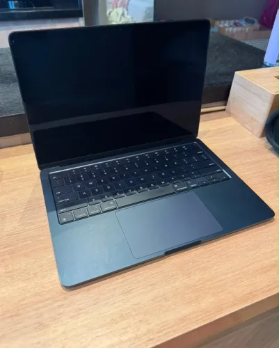 MacBook Air M2 2022 8GB/256GB - Liga Normal - Tela Quebrada
