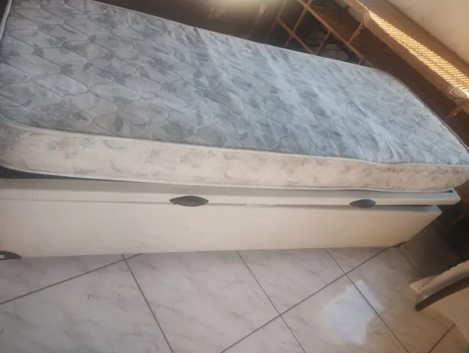 Vendo cama box baú solteiro courino