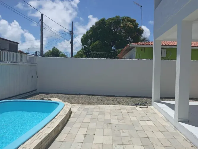 Alugo casa primeiro andar com 5 quartos