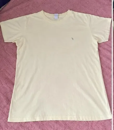 Blusa amarelo claro com estampa masculino