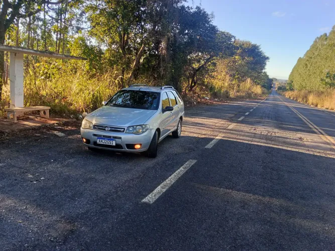 Fiat Palio Weekend HLX 1.8 MPI Flex 4P 2005