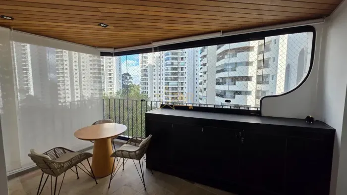 Imóvel para aluguel possui 280 metros quadrados com 4 quartos em Santo Amaro - São Paulo -