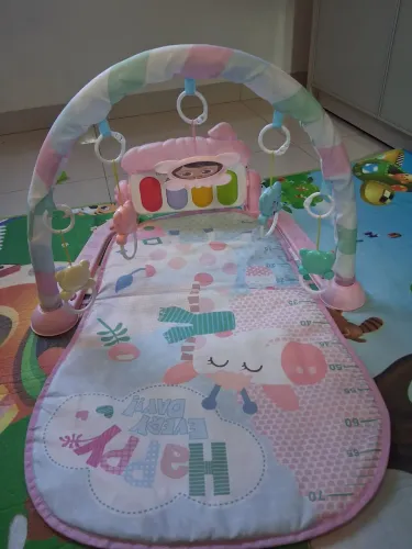 Brinquedo sonoro com tapetinho para Be?ê