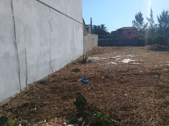 Terreno Rio das Ostras frente para praia