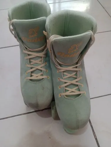 Patins Feminino Ajustável 35 - 36- 37- 38 Usado