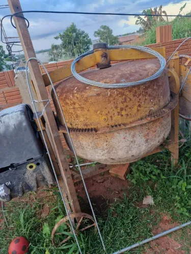 Vende se betoneira 