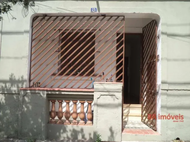 Sobrado com 2 dormitórios ,sala,cozinha ,1 banheiro,aréa de serviço, 1 vaga de carro.