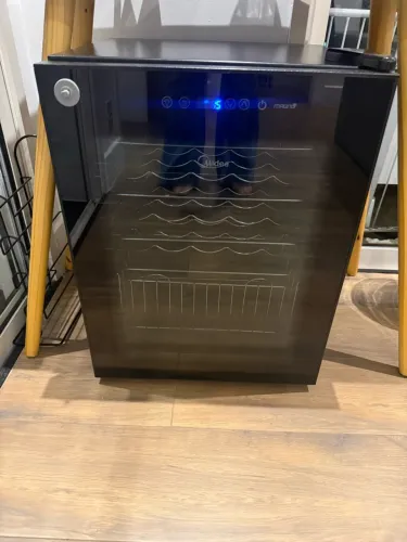 Adega Climatizada Midea 23 Garrafas 127V Touch Screen - Perfeito Estado