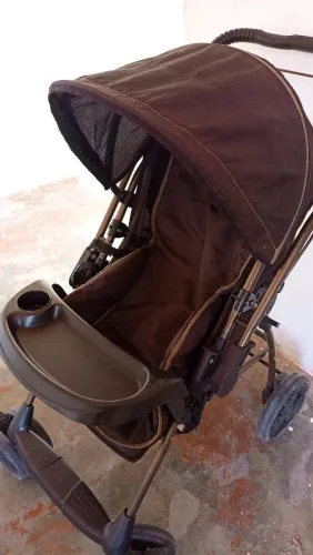 Vende um carinho de bebê bom estado