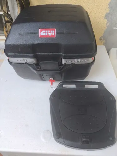 Vendo baú com suporte CB 300