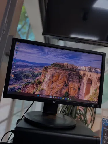 Monitor HP   Modelo: HSTND-4031- G 19? polegadas  Led 60Hz  Preto  Seminovo 