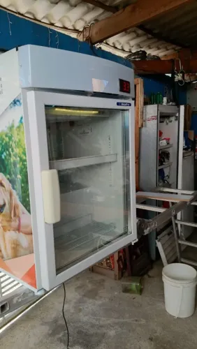 Vendo frigobar expositor 220 volts 