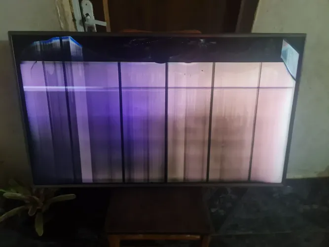 (LEIA ANÚNCIO) SMARTV LG 4K 51 POLEGADAS PARA USAR COMO ESTÁ OU PARA PEÇAS