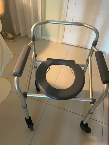 Cadeira de banho higiênica Dellamed