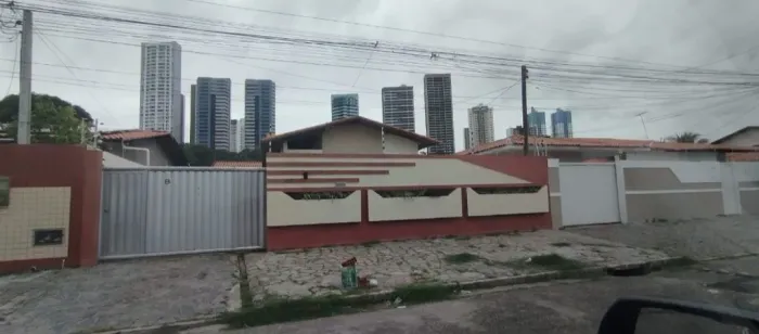 ALUGA-SE CASA EM MANAIRA