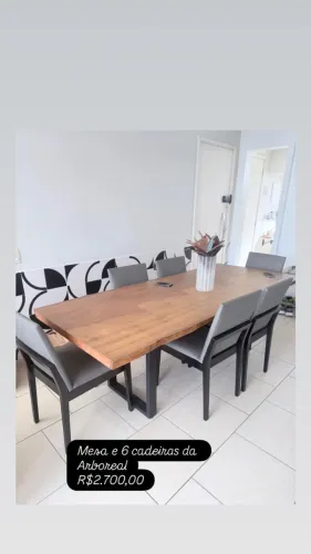Mesa grande com 6 cadeiras