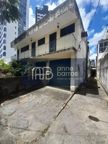 Casa de 361 m² útil em Casa Amarela