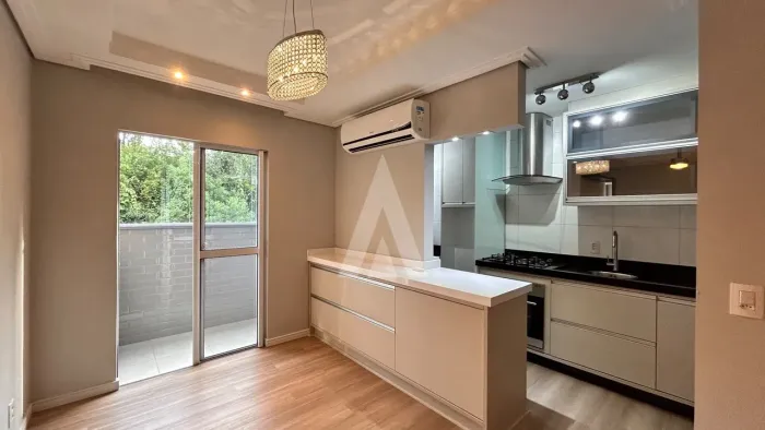 APARTAMENTO SEMI MOBILIADO, COM 2 QUARTOS, COZINHA COM MÓVEIS, SACADA COM CHURRASQUEIRA NO